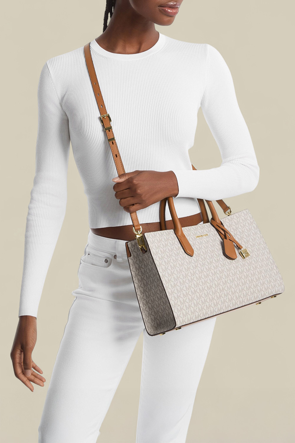 תמונת כל הלוק של תיק קרוסבודי סקרלט מדיום